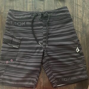 Volcom Black Board Shorts with Quick-Dry Fabric and Modern Design